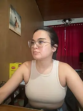 Snapshot of CamilaSofiia chatting on May 27, 2026, 11:02 pm CamilaSofiia online show from May 27, 2026, 11:02 pm