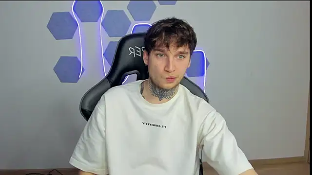 Chris Tyson online show from December 19, 2024, 3:29 am