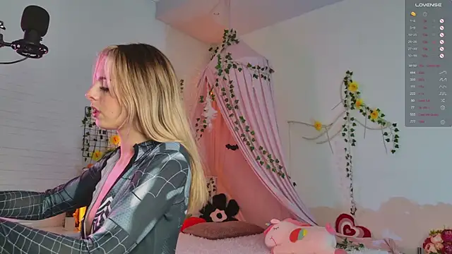 LoraaDoll online show from January 11, 2025, 8:21 pm