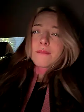 LoraaDoll online show from December 15, 2025, 1:26 pm