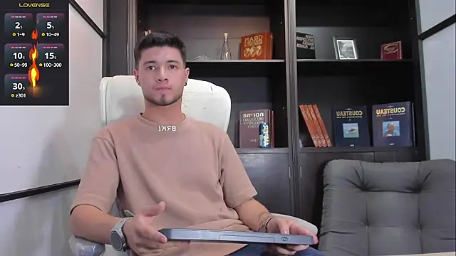 EdwardRoss  online show from March 8, 2025, 9:29 pm