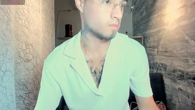 Snapshot of EdwardRoss_ chatting on July 24, 2026, 9:02 pm EdwardRoss online show from July 24, 2026, 9:02 pm