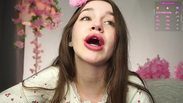 AmiLewis online show from December 14, 2025, 1:11 am