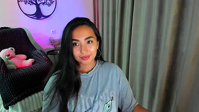 Snapshot of worldofkim chatting on November 10, 2025, 6:40 pm worldofkim online show from November 10, 2025, 6:40 pm