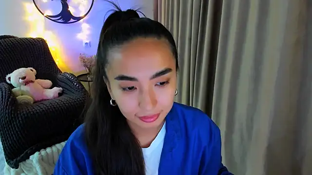 Snapshot of worldofkim chatting on November 27, 2025, 12:18 pm worldofkim online show from November 27, 2025, 12:18 pm