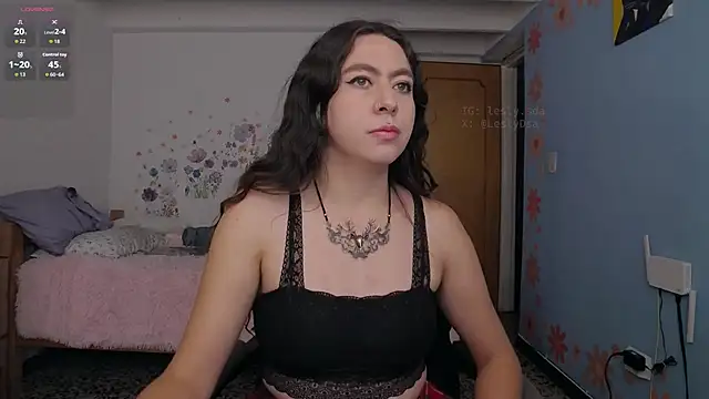 leslyyu online show from September 15, 2025, 2:17 pm