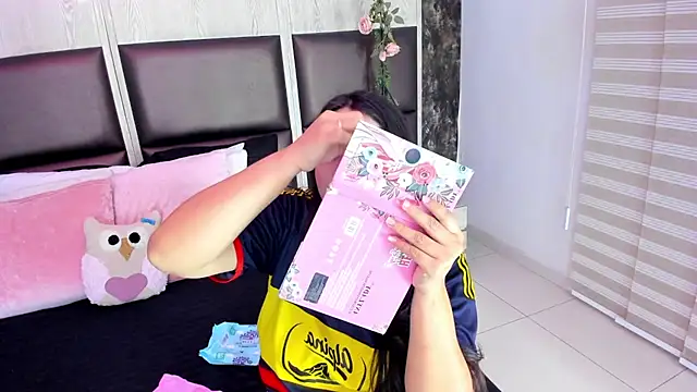 Miia Thompsonn online show from March 5, 2025, 3:18 am