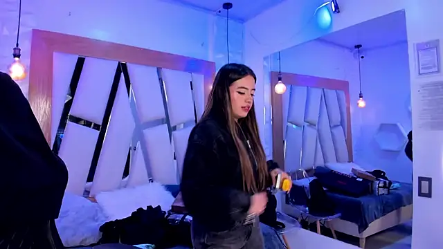 ary cooper  online show from November 28, 2025, 12:52 pm