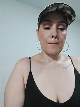 Snapshot of Miss_Agatha chatting on April 17, 2026, 12:13 am Miss Agatha online show from April 17, 2026, 12:13 am