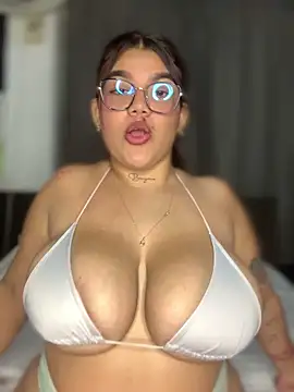 Snapshot of Michellesexxy chatting on January 8, 2025, 2:57 am Michellesexxy online show from January 8, 2025, 2:57 am