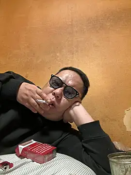 punk0805 online show from April 7, 2026, 11:43 am