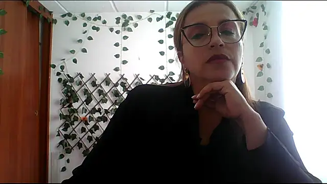 RossanaLionheart online show from November 10, 2025, 8:52 pm