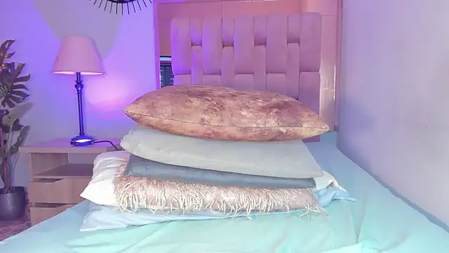 Voluptupus-girl online show from February 28, 2025, 9:01 pm