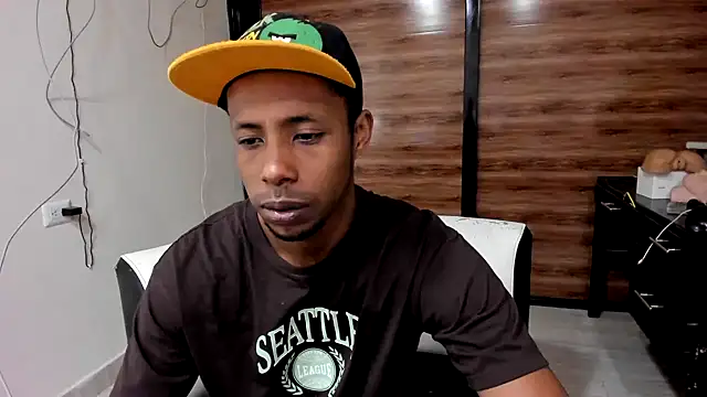 AlejoKhalifa  online show from February 4, 2025, 1:56 am