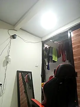 AlejoKhalifa  online show from October 4, 2025, 9:35 pm