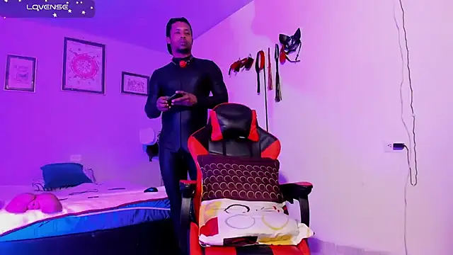 AlejoKhalifa  online show from October 7, 2025, 8:55 am