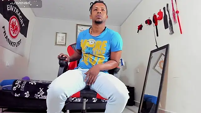 AlejoKhalifa  online show from November 10, 2025, 7:40 am