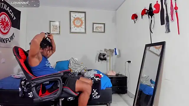 AlejoKhalifa  online show from November 18, 2025, 2:17 am