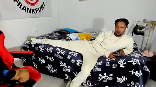 AlejoKhalifa  online show from November 27, 2025, 12:13 am