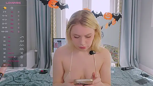 Snapshot of Meukotis chatting on October 29, 2025, 7:54 am Meukotis online show from October 29, 2025, 7:54 am