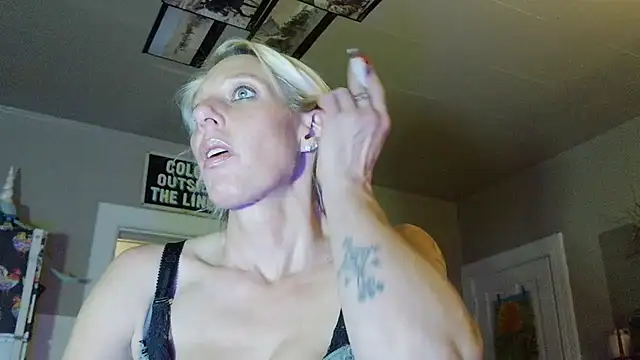 Glamazonx online show from January 8, 2026, 4:04 am