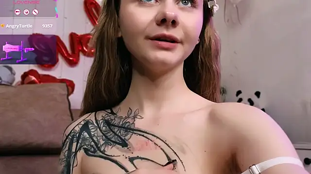 Snapshot of Britney_Lynch chatting on January 29, 2025, 3:33 am Britney Lynch online show from January 29, 2025, 3:33 am