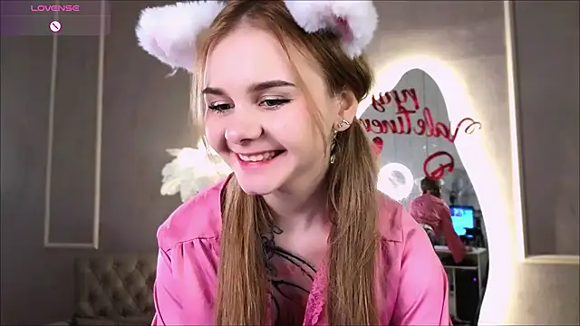 Snapshot of Britney_Lynch chatting on February 13, 2025, 8:45 pm Britney Lynch online show from February 13, 2025, 8:45 pm