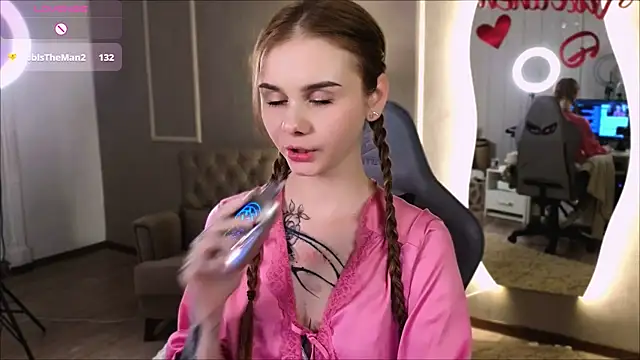 Snapshot of Britney_Lynch chatting on February 14, 2025, 12:09 am Britney Lynch online show from February 14, 2025, 12:09 am