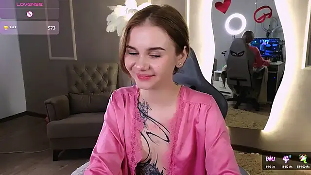 Snapshot of Britney_Lynch chatting on February 14, 2025, 3:11 am Britney Lynch online show from February 14, 2025, 3:11 am