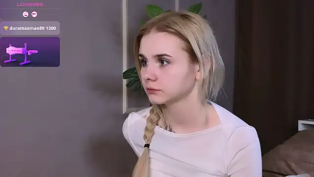 Snapshot of Britney_Lynch chatting on February 24, 2025, 3:23 am Britney Lynch online show from February 24, 2025, 3:23 am