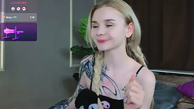 Snapshot of Britney_Lynch chatting on February 27, 2025, 12:21 am Britney Lynch online show from February 27, 2025, 12:21 am