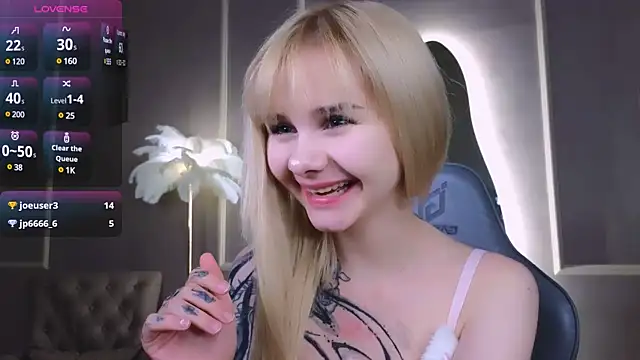 Snapshot of Britney_Lynch chatting on March 8, 2025, 8:35 pm Britney Lynch online show from March 8, 2025, 8:35 pm