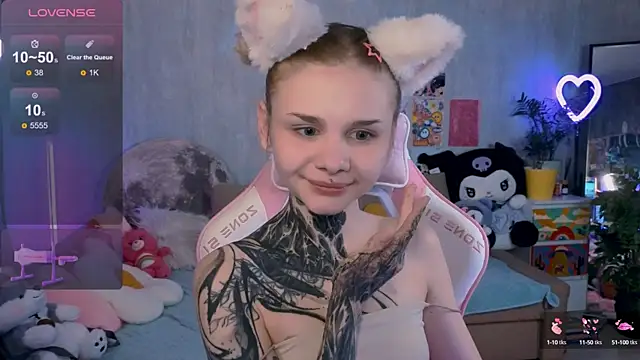 Snapshot of Britney_Lynch chatting on September 9, 2025, 8:19 pm Britney Lynch online show from September 9, 2025, 8:19 pm