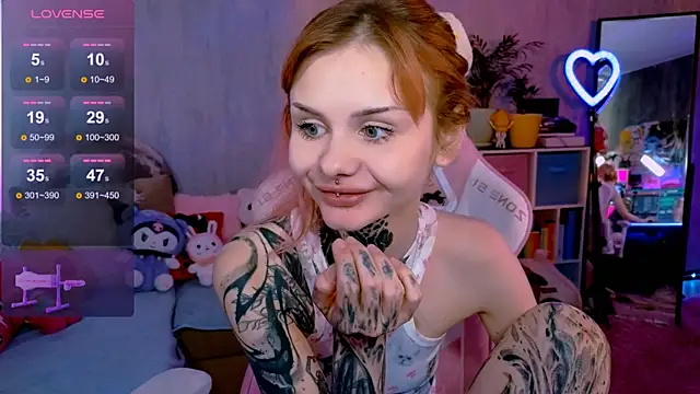 Snapshot of Britney_Lynch chatting on September 21, 2025, 1:02 pm Britney Lynch online show from September 21, 2025, 1:02 pm