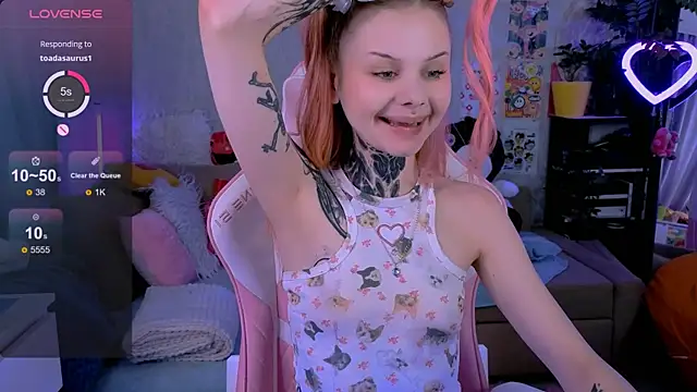 Snapshot of Britney_Lynch chatting on September 26, 2025, 8:13 pm Britney Lynch online show from September 26, 2025, 8:13 pm