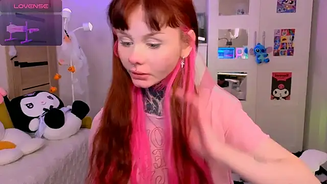 Snapshot of Britney_Lynch chatting on November 3, 2025, 8:54 pm Britney Lynch online show from November 3, 2025, 8:54 pm