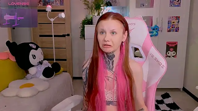 Snapshot of Britney_Lynch chatting on November 6, 2025, 12:11 am Britney Lynch online show from November 6, 2025, 12:11 am