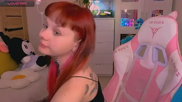 Snapshot of Britney_Lynch chatting on November 7, 2025, 9:59 pm Britney Lynch online show from November 7, 2025, 9:59 pm