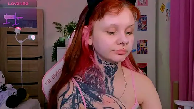 Snapshot of Britney_Lynch chatting on November 12, 2025, 11:03 pm Britney Lynch online show from November 12, 2025, 11:03 pm