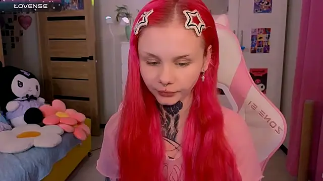 Snapshot of Britney_Lynch chatting on November 23, 2025, 6:52 pm Britney Lynch online show from November 23, 2025, 6:52 pm