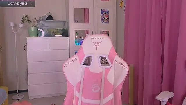 Snapshot of Britney_Lynch chatting on November 25, 2025, 7:36 pm Britney Lynch online show from November 25, 2025, 7:36 pm