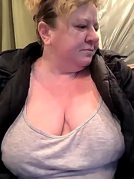 jusichka online show from December 4, 2025, 7:00 pm