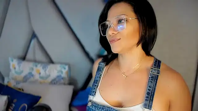 paula daniela1 online show from February 21, 2025, 9:43 pm