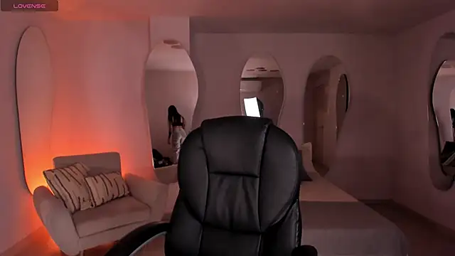 GigiLee  online show from December 17, 2024, 12:00 pm