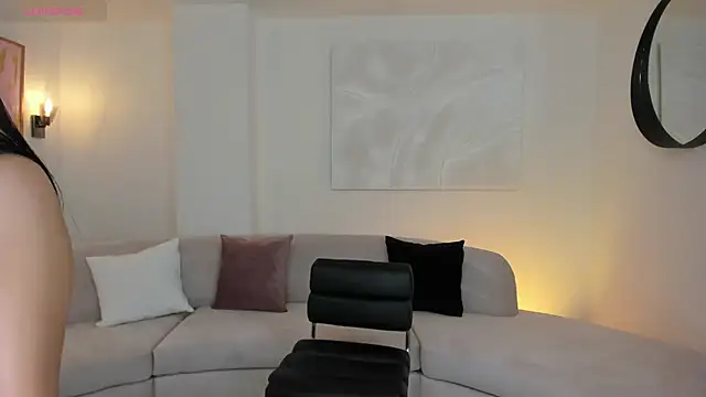 GigiLee  online show from December 27, 2024, 11:31 pm