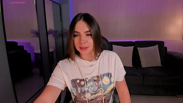 EloisaOlivero online show from October 8, 2025, 11:41 am