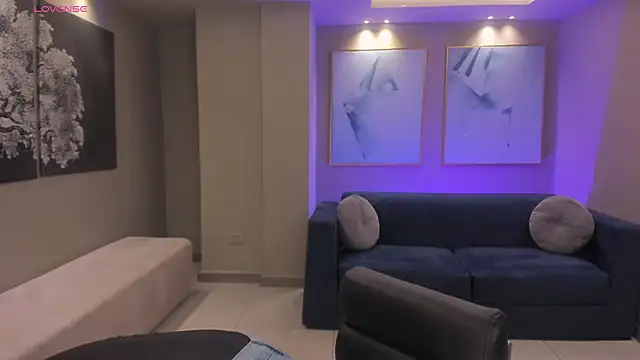 EloisaOlivero online show from October 28, 2025, 6:21 pm