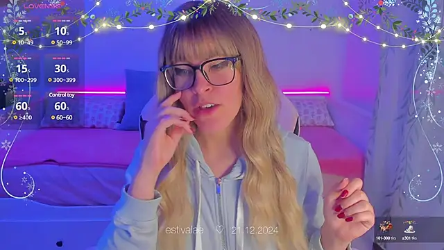 Snapshot of estivalae chatting on December 21, 2024, 7:49 pm estivalae online show from December 21, 2024, 7:49 pm