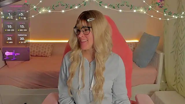 Snapshot of estivalae chatting on December 15, 2025, 11:58 am estivalae online show from December 15, 2025, 11:58 am