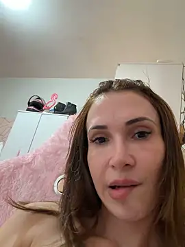 Snapshot of Irresistible24 chatting on April 22, 2026, 6:42 pm Irresistible24 online show from April 22, 2026, 6:42 pm